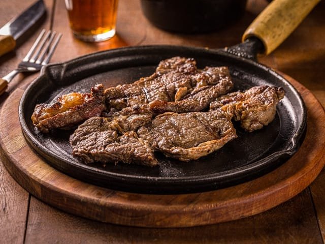 Carne na chapa com cerveja