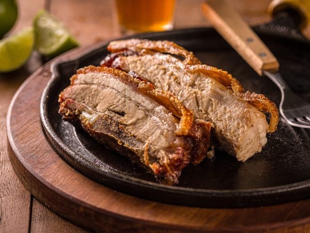 Costela suína com limão e cerveja